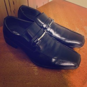 Men’s Apt. 9  dress shoes size 10.5